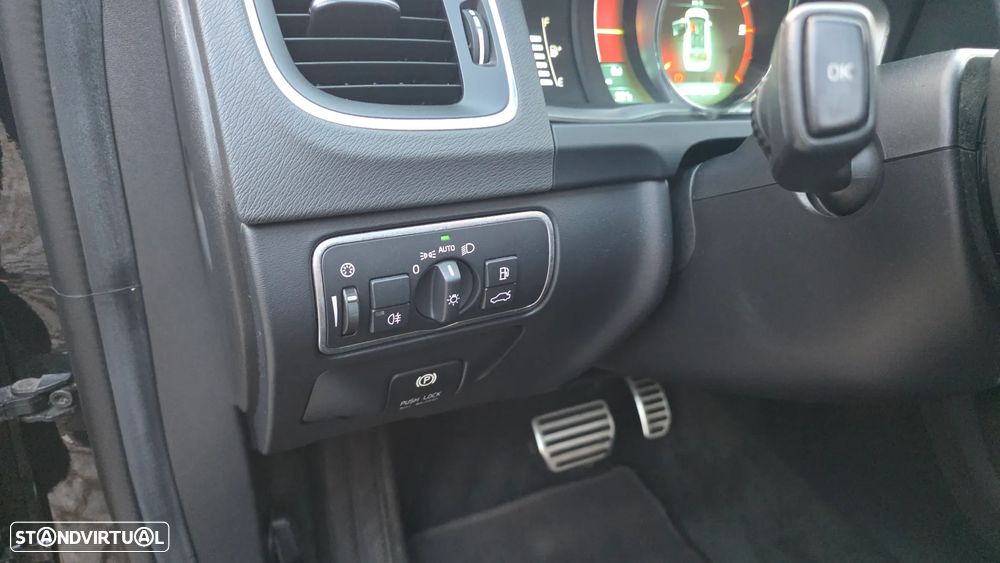 Volvo V60 D6 Plug-In-Hybrid AWD Geartronic Summum - 16