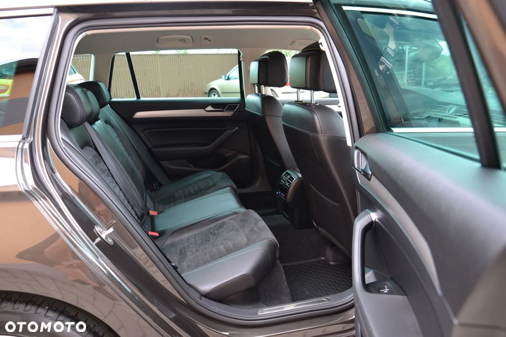 Volkswagen Passat - 36