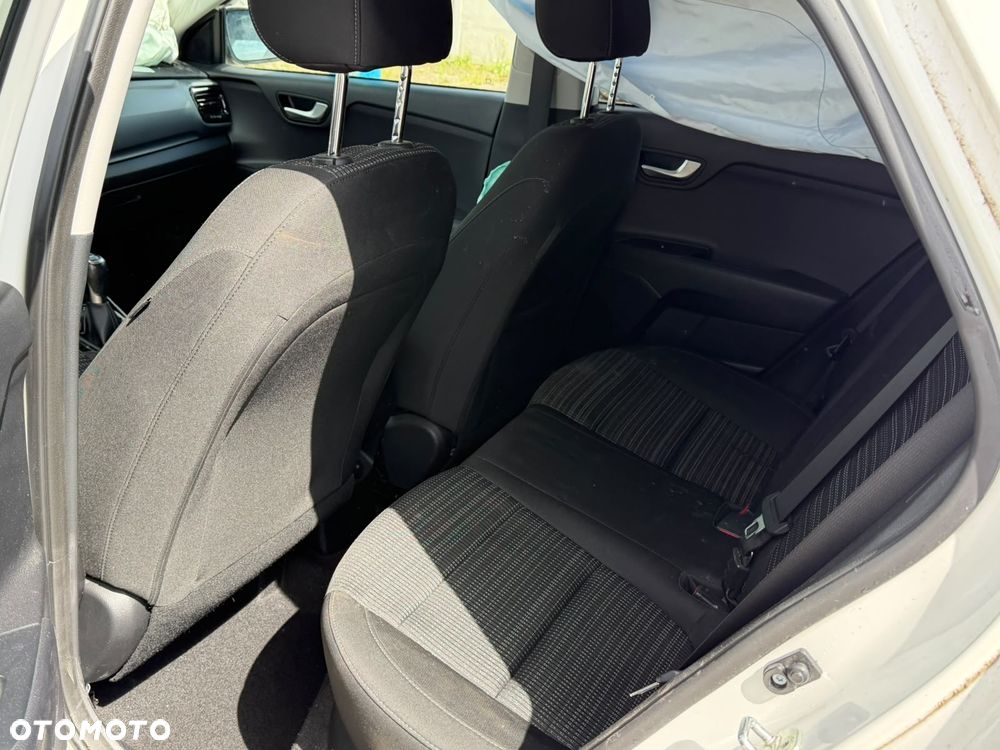 Kia Stonic 1.4 L - 31