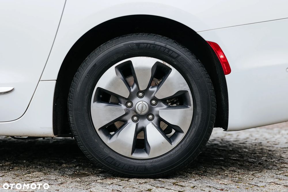 Chrysler Pacifica - 12