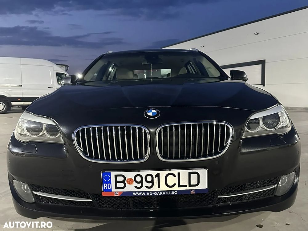 BMW Seria 5 525d xDrive Touring - 32