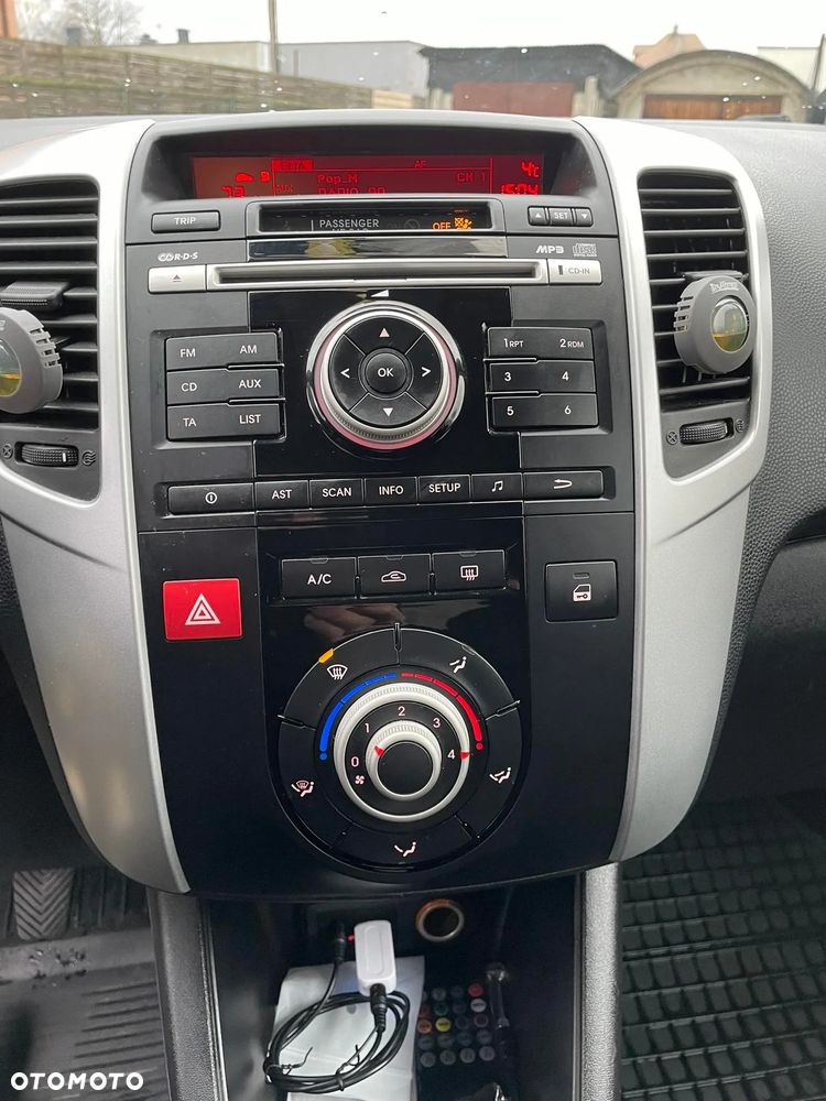 Kia Venga 1.6 L - 12