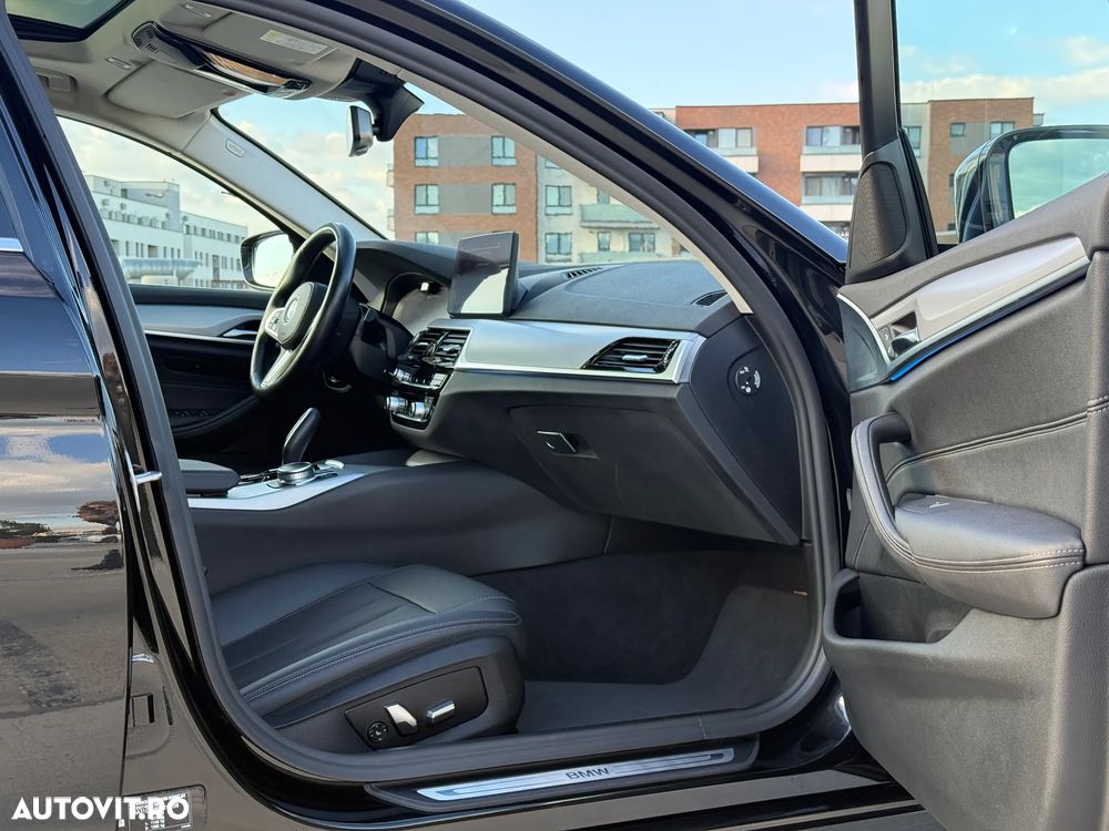BMW Seria 5 530e xDrive Touring Aut. Luxury Line - 30