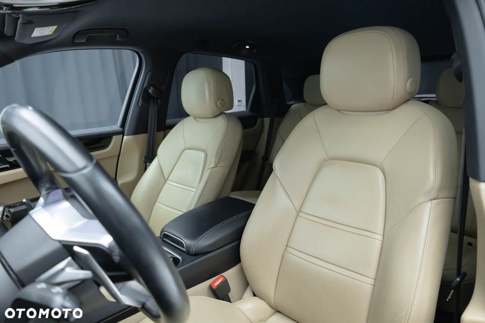 Porsche Cayenne - 20