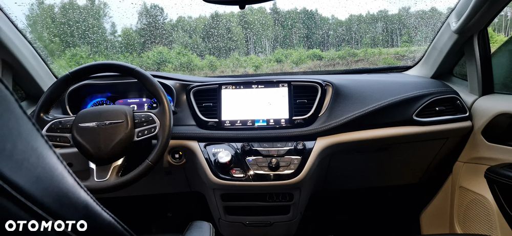 Chrysler Pacifica - 11