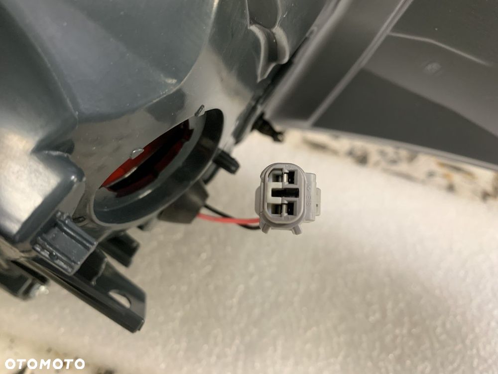 NOWA ORYGINALNA LAMPA TYLNA LEWA TOYOTA AURIS II LIFT KOMBI 15-18 81561-02A51 - 11