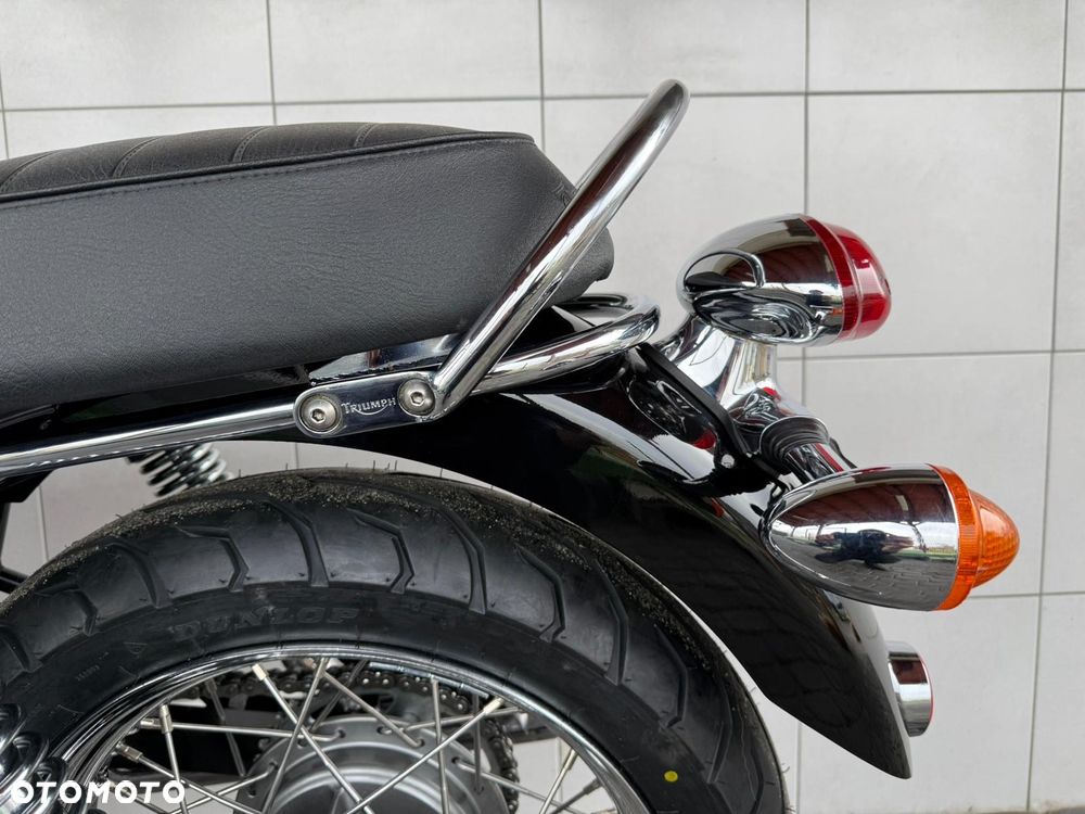 Triumph Bonneville - 18