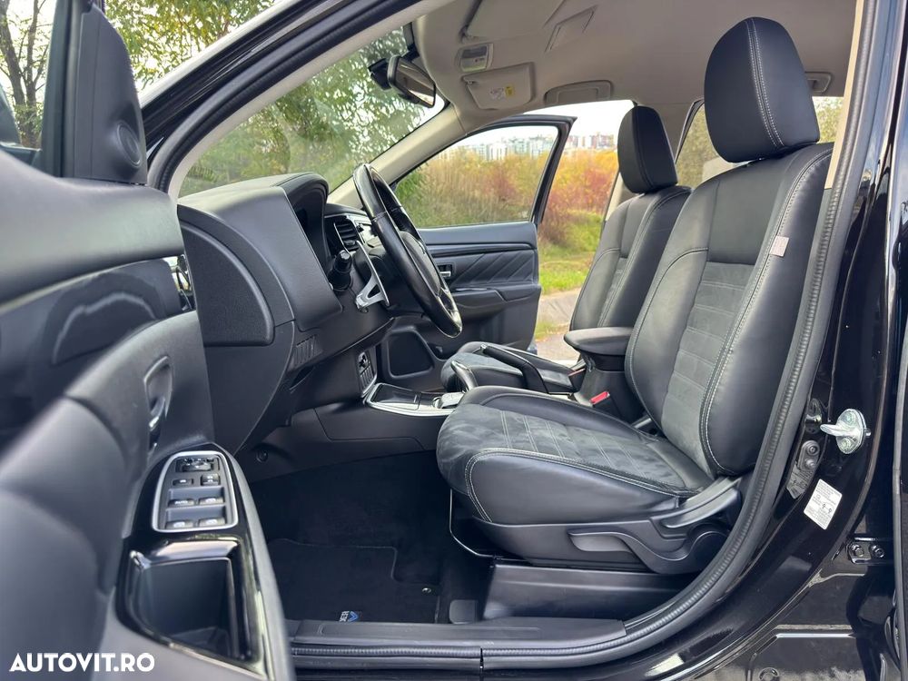 Mitsubishi Outlander 2.0 4WD Plug-In Hybrid Plus - 11