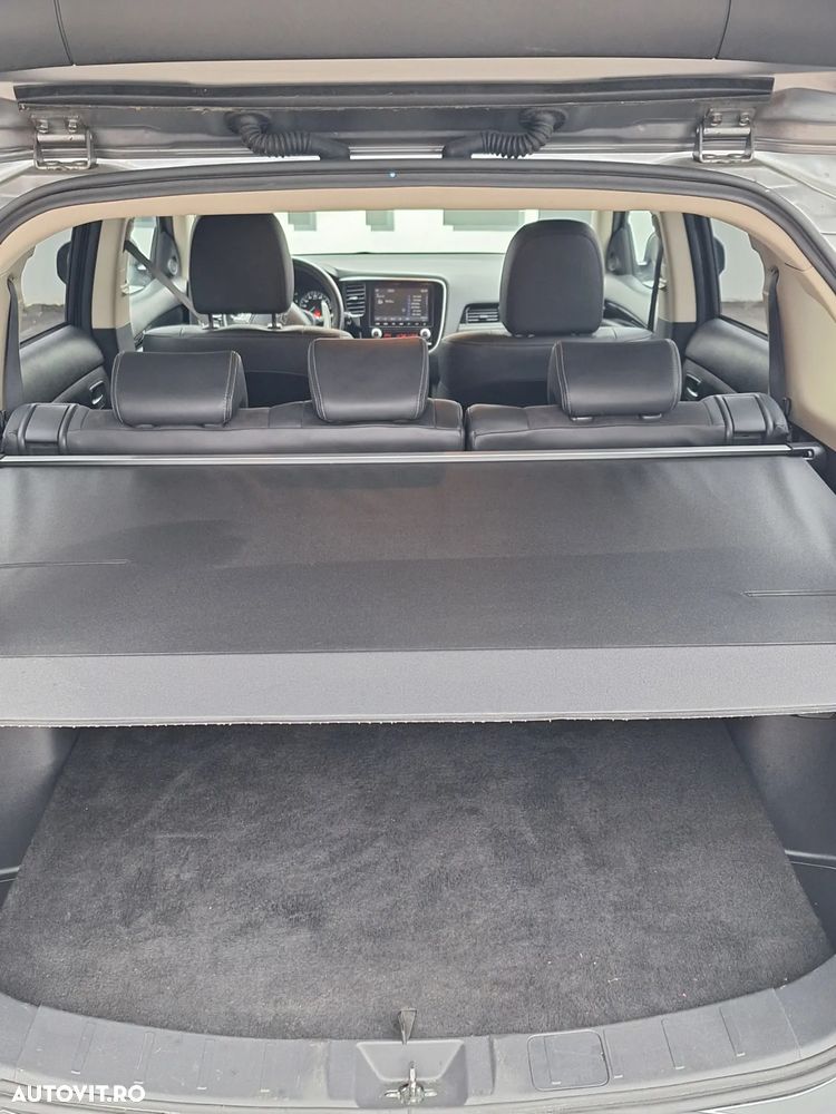 Mitsubishi Outlander PHEV 2.4 L 4X4 Instyle+ - 25