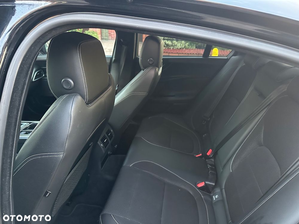 Jaguar XE 2.0 D R-Sport - 24