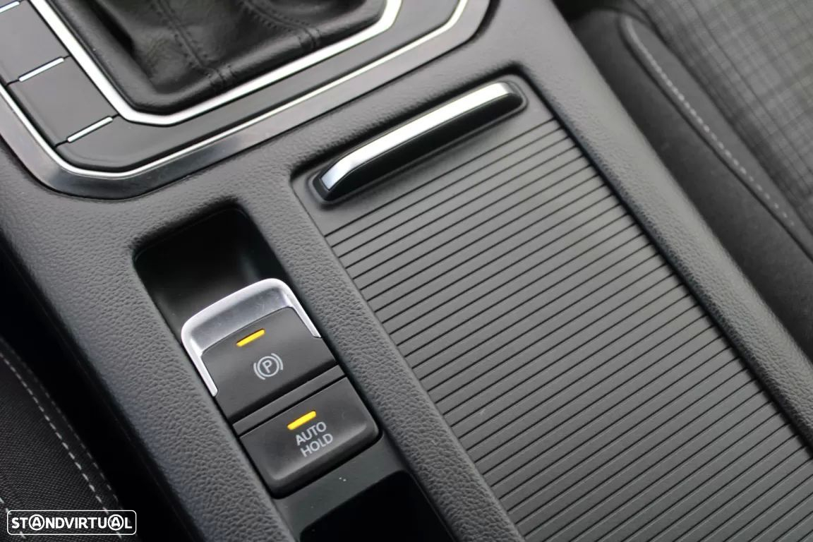 VW Passat 2.0 TDI Confortline - 31