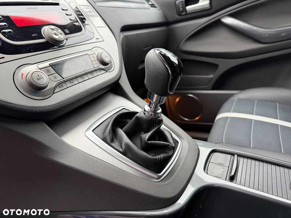 Ford Kuga 2.0 TDCi 2x4 Titanium - 22