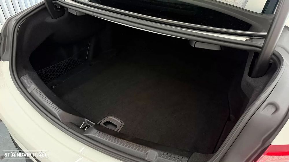 Mercedes-Benz E 220 d AMG Line - 16