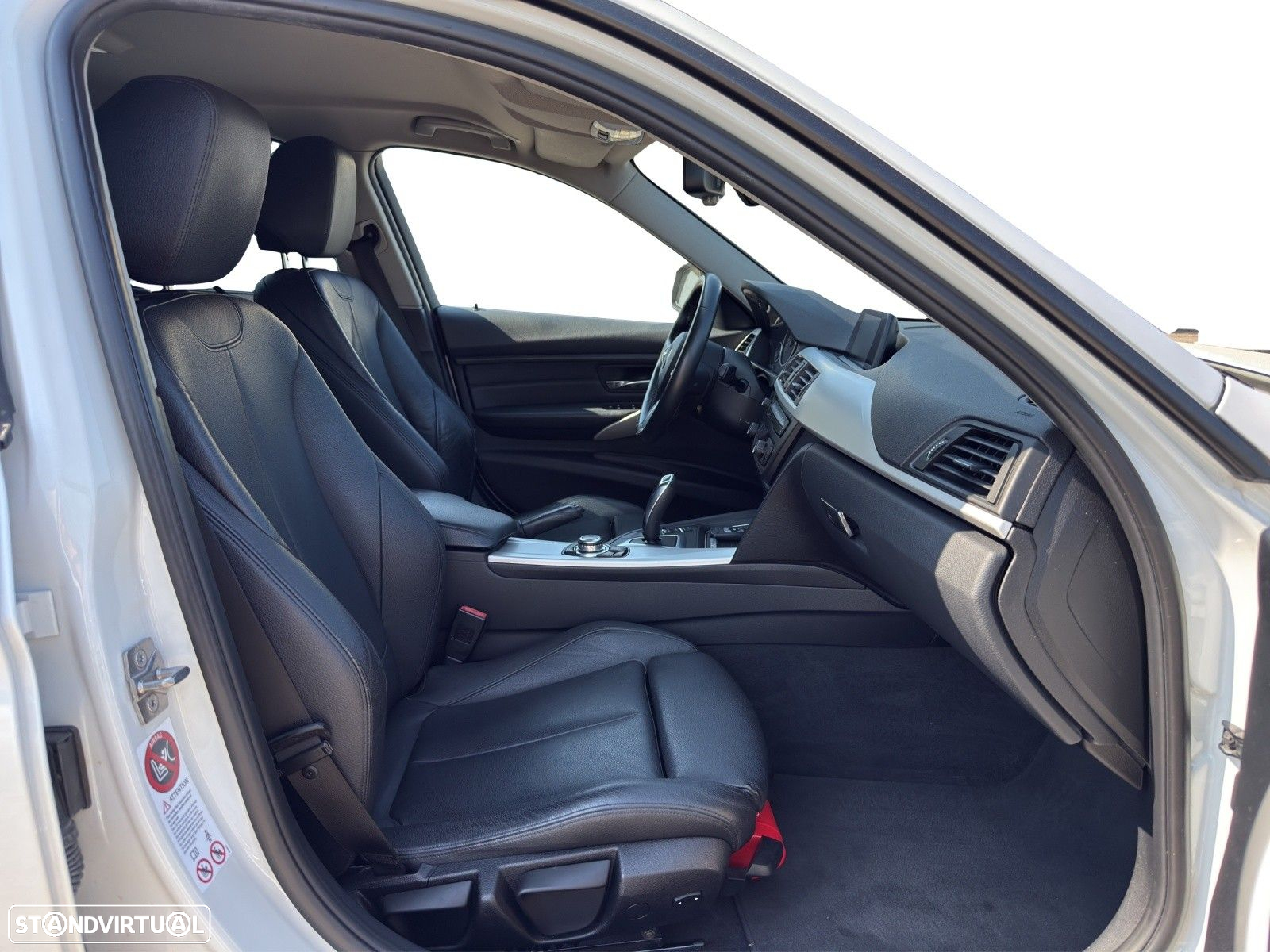 BMW 318 d Touring Auto - 14