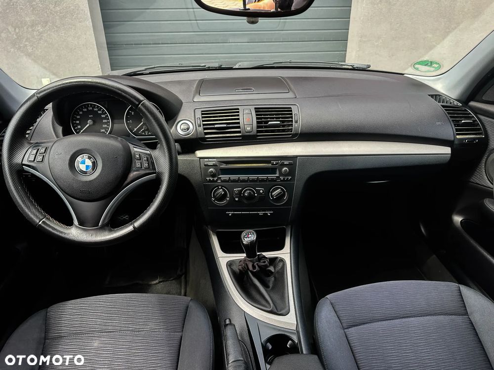 BMW Seria 1 116i - 30