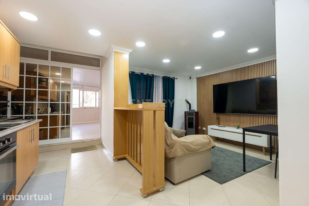 Apartamento de tipologia T2 e terraço coberto, localizado frente à est - Grande imagem: 2/30