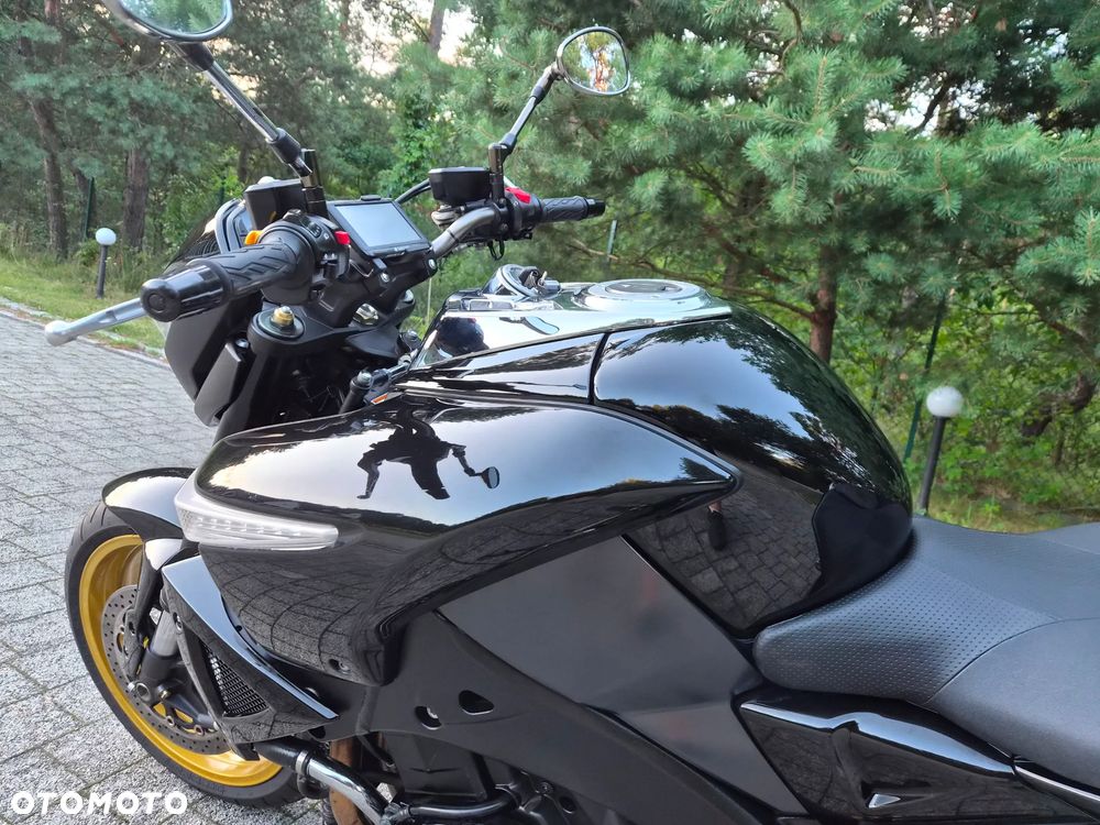 Suzuki GSX - 32