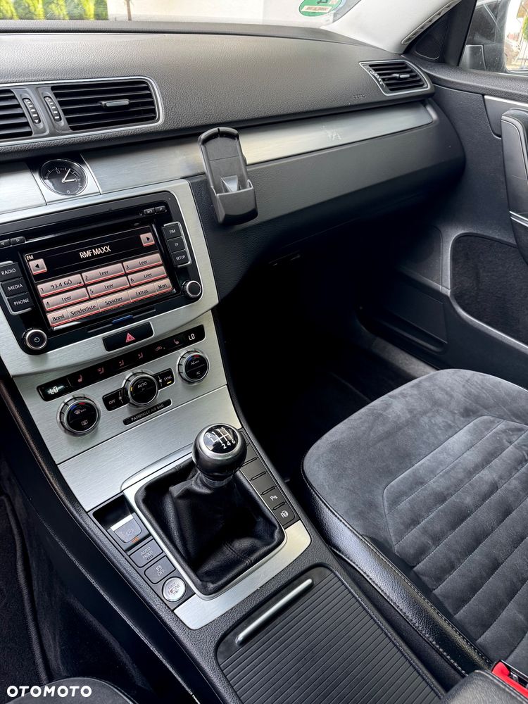 Volkswagen Passat - 24