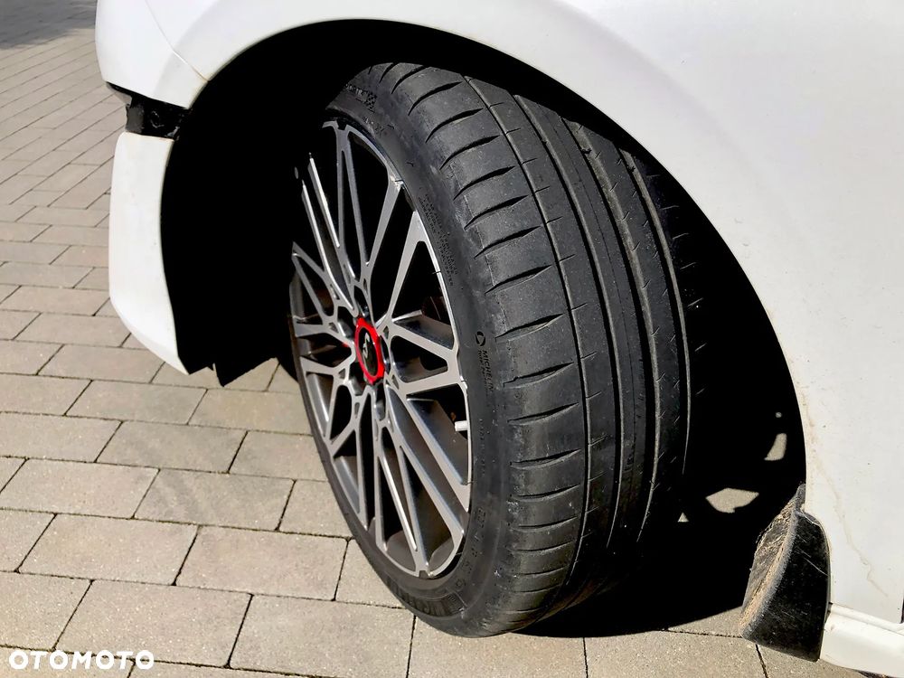Kia Ceed - 13