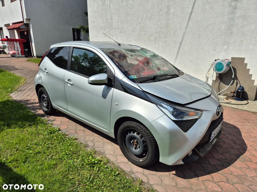 Toyota Aygo x-play - 1