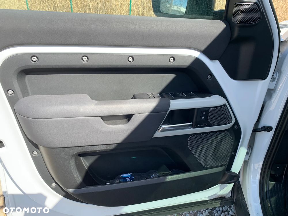 Land Rover Defender 110 P300 - 12