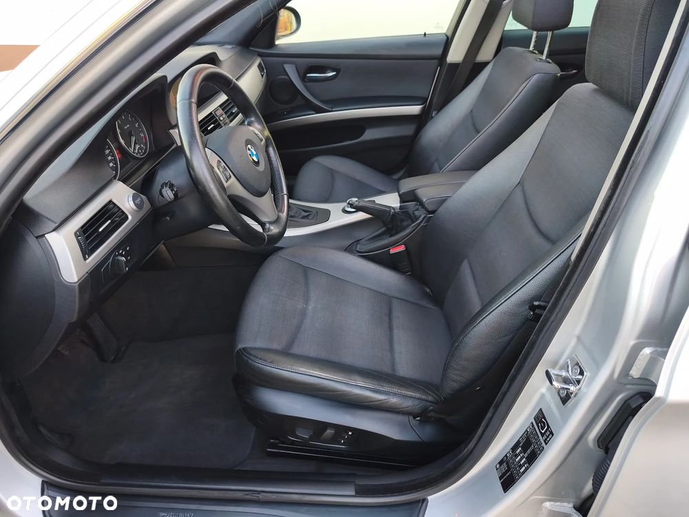 BMW Seria 3 330i - 17