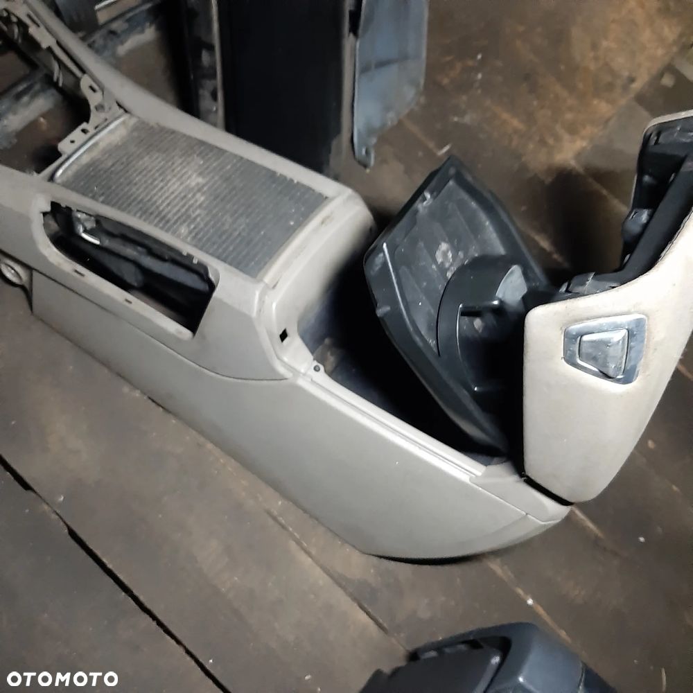 Podłokietnik Tunel Jasny Beżowy Volvo S60 V70 Lift - 1