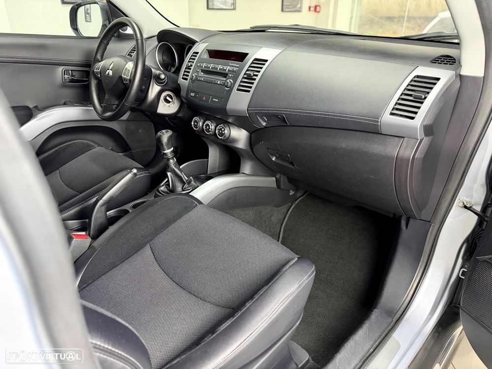 Mitsubishi Outlander 2.2 DI-D Instyle - 22
