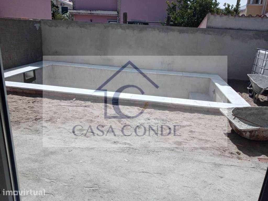 Moradia Geminada T4 com 3 Suítes - Fernão Ferro - Grande imagem: 4/23