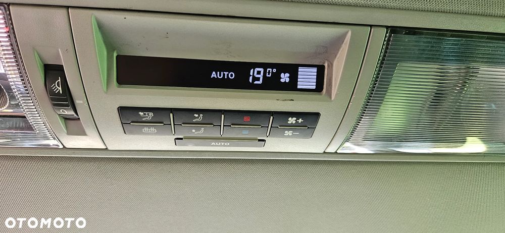 Volkswagen Multivan - 19