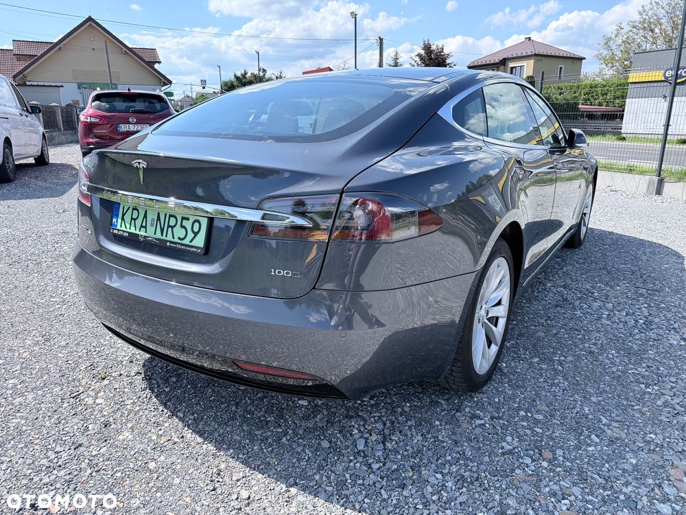 Tesla Model S - 8