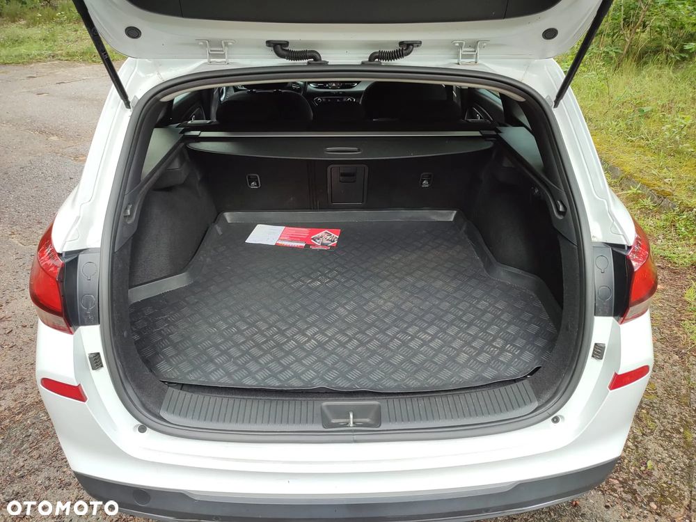 Hyundai i30 1.6 D Comfort - 11