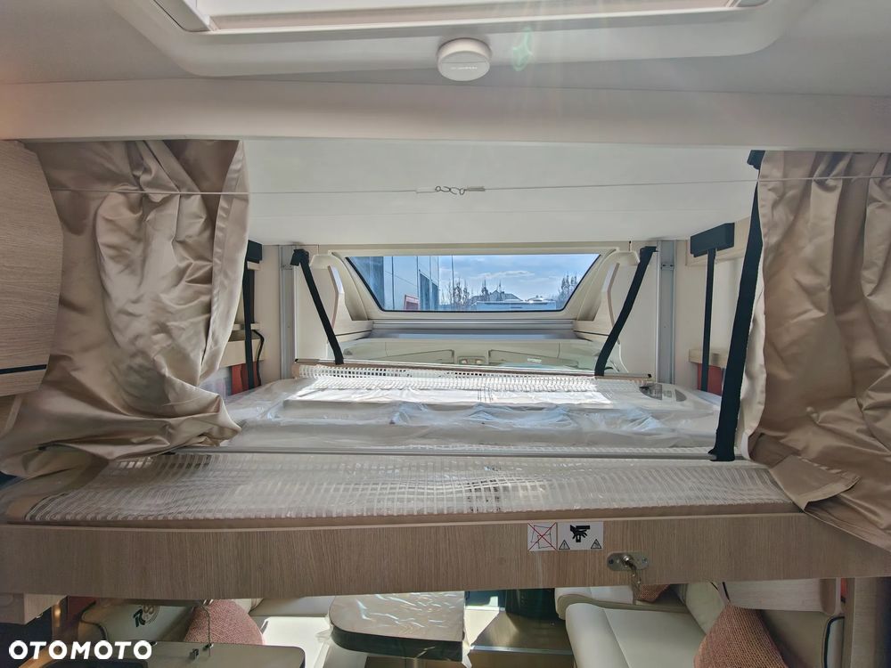 Rapido 666F  OD RĘKI - EKSKLUZYWNY KAMPER BOGATO WYPOSAŻONY - 17