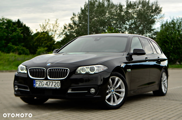 BMW Seria 5 525d xDrive Touring Sport-Aut