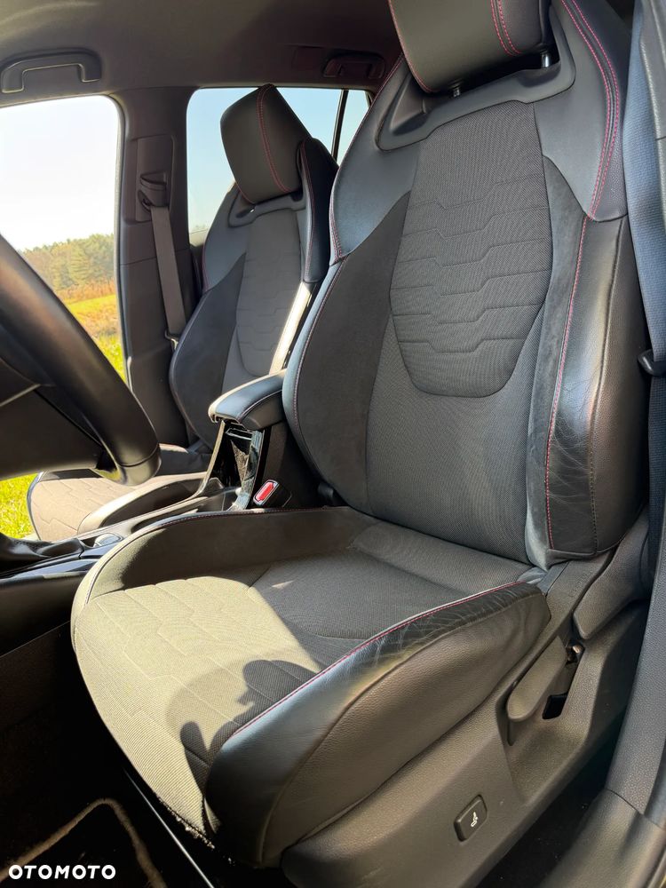 Toyota Corolla 1.8 Hybrid Executive - 12