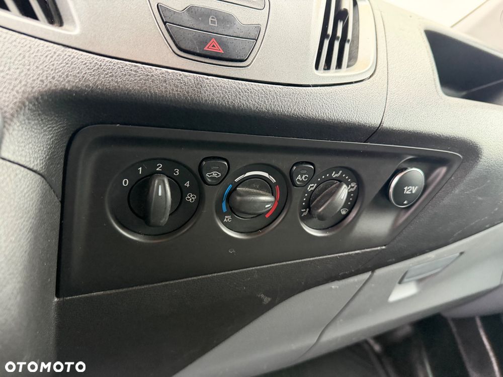 Ford TRANSIT CUSTOM - 28