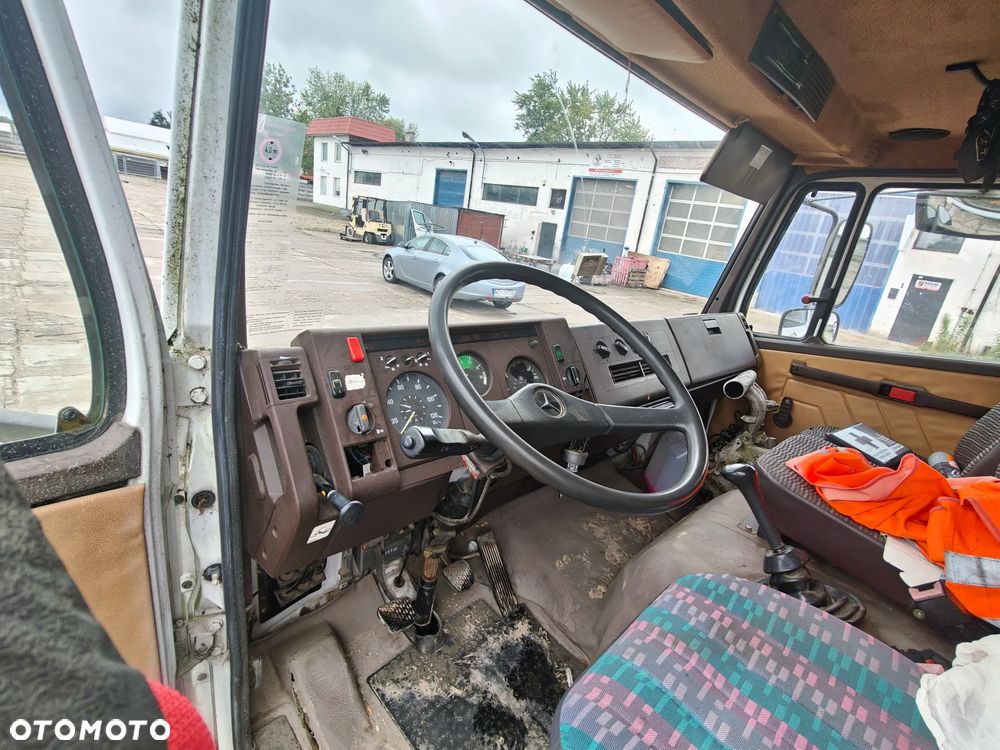 Mercedes-Benz 814 6 cylinder - 11
