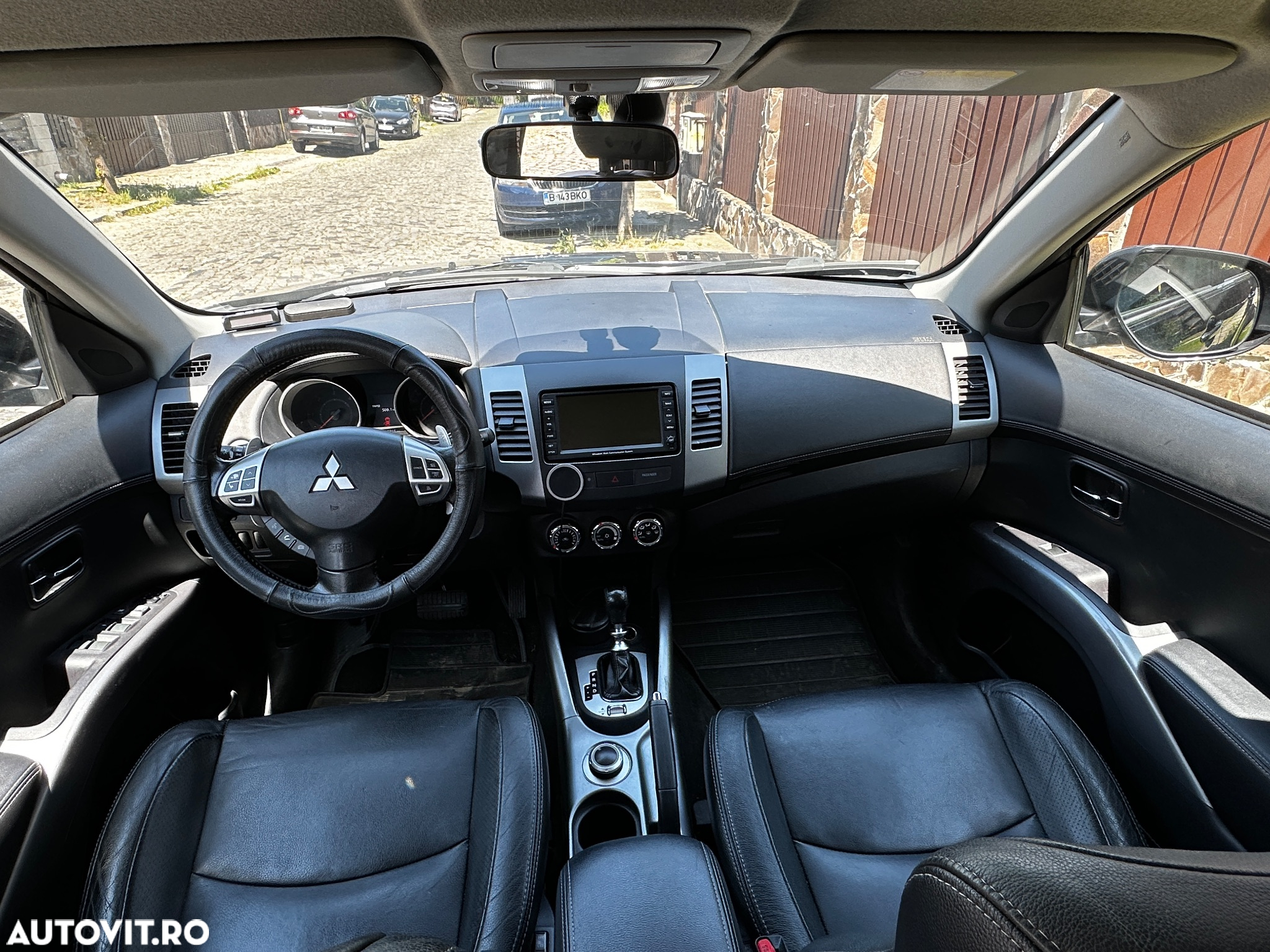 Mitsubishi Outlander - 10
