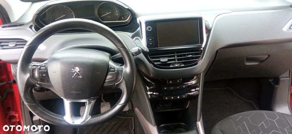 Peugeot 2008 1.2 Pure Tech Style S&S - 20