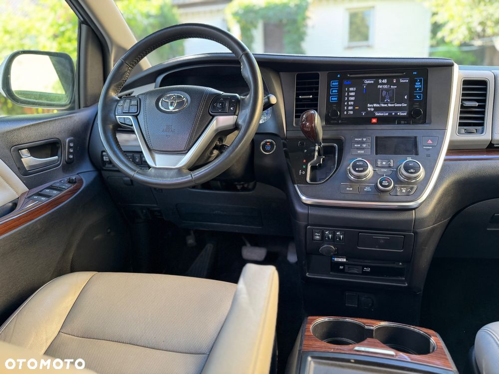 Toyota Sienna - 8