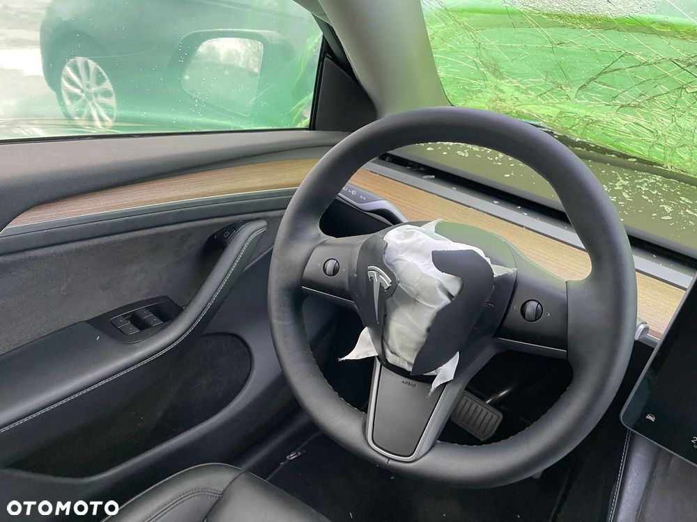 Tesla Y Long Range Dual Motor AWD - 16