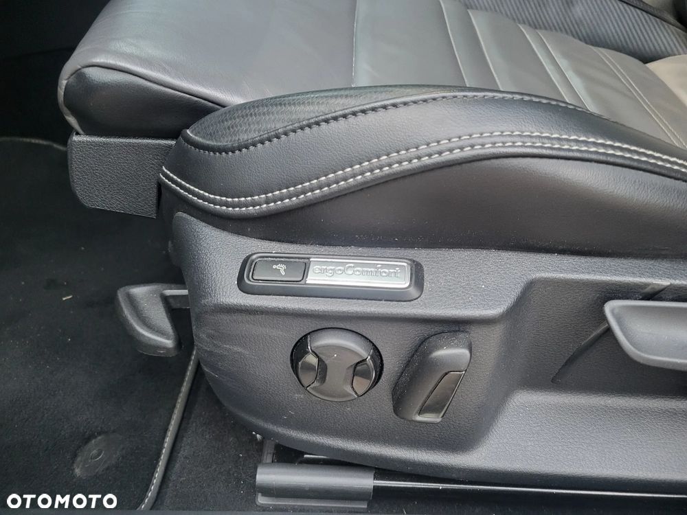 Volkswagen Passat - 33