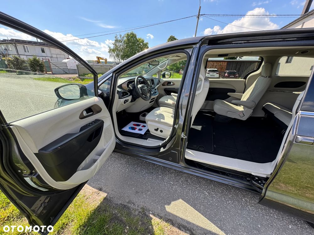 Chrysler Pacifica - 29
