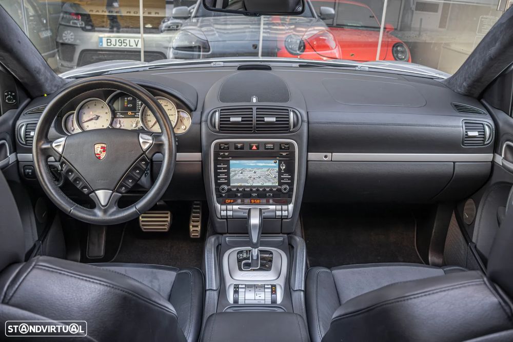 Porsche Cayenne Turbo S - 17