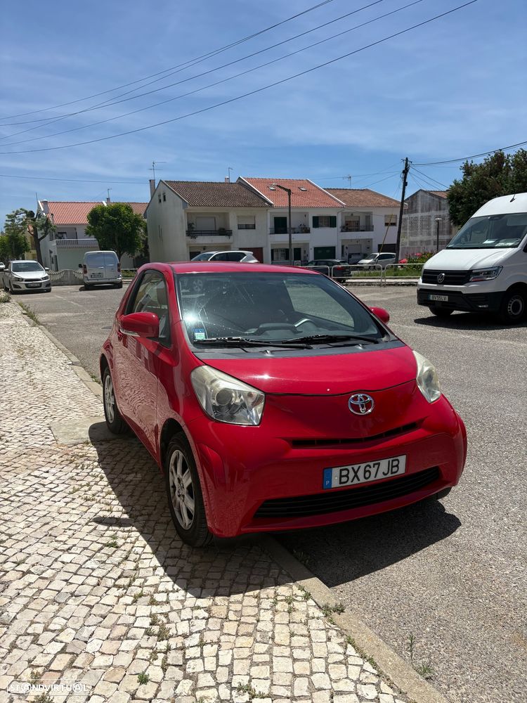 Toyota iQ 1.0 VVT-i - 1