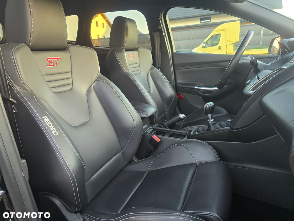 Ford Focus - 33