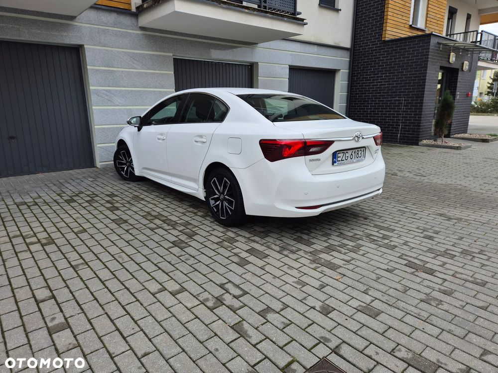 Toyota Avensis 2015 photo 4