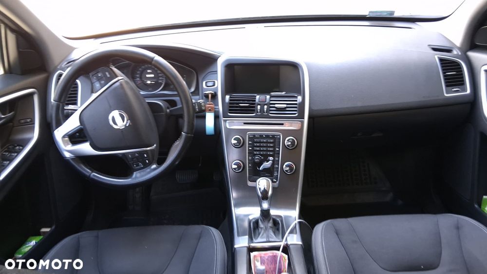 Volvo XC 60 ver-2-4d-awd-momentum - 10