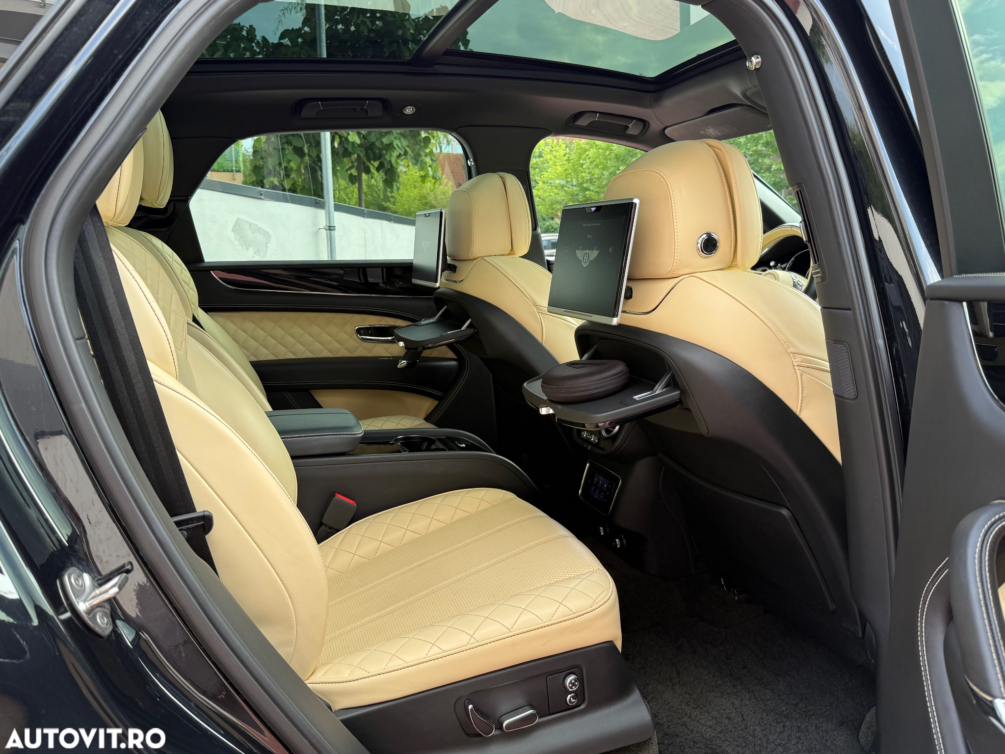 Bentley Bentayga - 10
