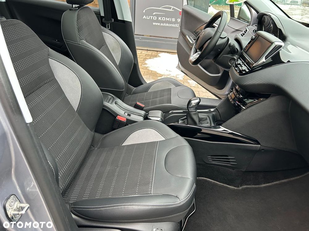 Peugeot 2008 1.2 Pure Tech Allure S&S - 21
